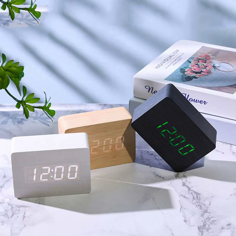 Smart Wooden Alarm Clock – USB/AAA Powered